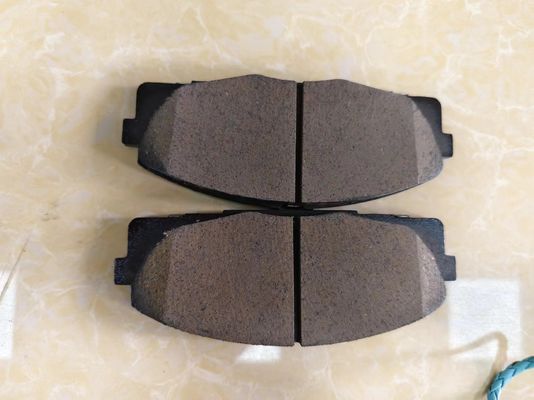04465-YZZE9 Keramik-Bremspad-Kit für Toyota Hiace LH50 LH60 YH50 YH60 LH55 LH56